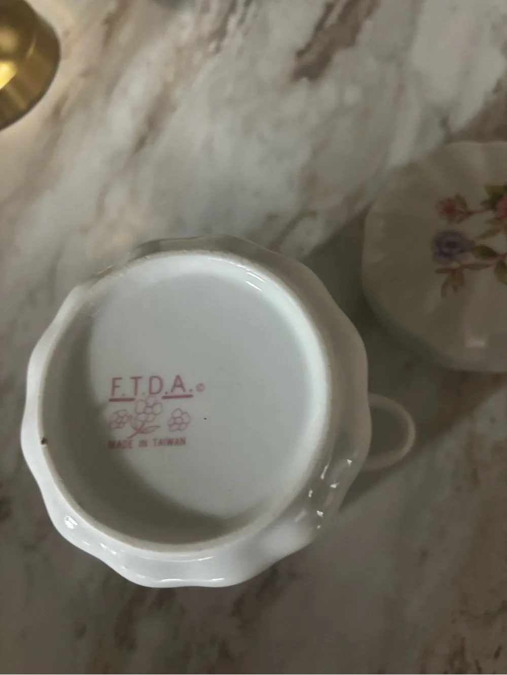 FTDA Vintage Floral Covered Porcelain canister ‎ with Lid